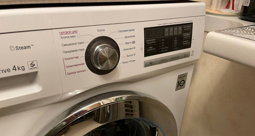 Долой вонь и плесень: просто налейте это в стиралку и она очистится сама