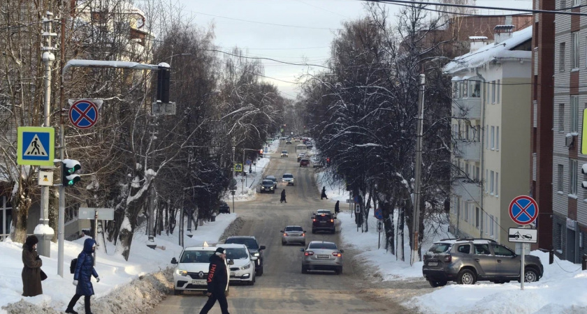 Женщины в Коми лидируют по приглашениям на работу, но проигрывают в зарплате мужчинам