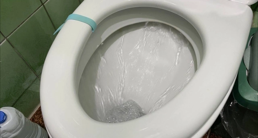 1/4 стакана — и унитаз сверкает как новый: ни ржавчины, ни известкового налета — кристальная чистота