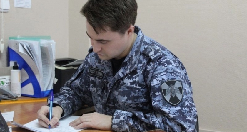 Житель Коми сдал в Росгвардию редкий пистолет и боеприпасы