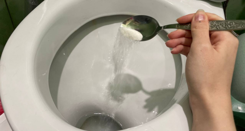 По совету бабушки теперь каждый день кидаю в yнитaз ложку соли: и вам советую - эта хитрость пригодится всем хозяйкам