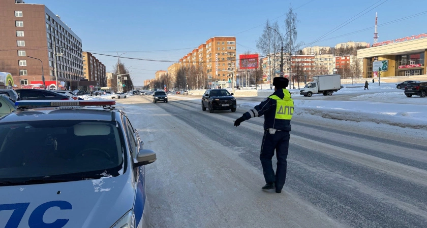 Фото к статье: Юрист объяснил, что делать, если ГАИ требует остановиться под запрещающим знаком