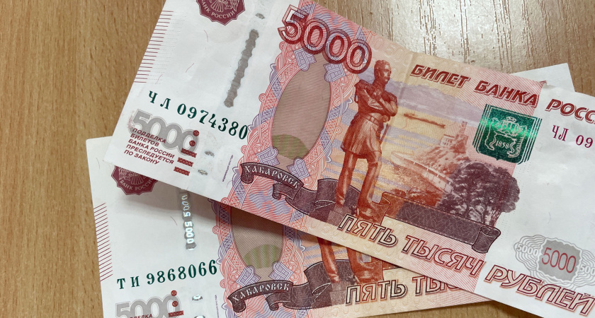 Максимум 10 тысяч рублей: новые правила переводов с карты на карту для россиян в мае