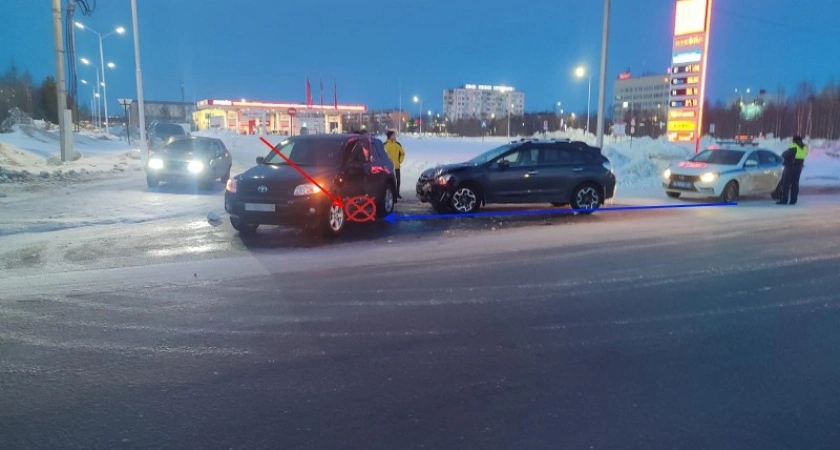 Фото к статье: В Коми пассажирка Subaru пострадала в ДТП из-за нарушения правил водителем Toyota