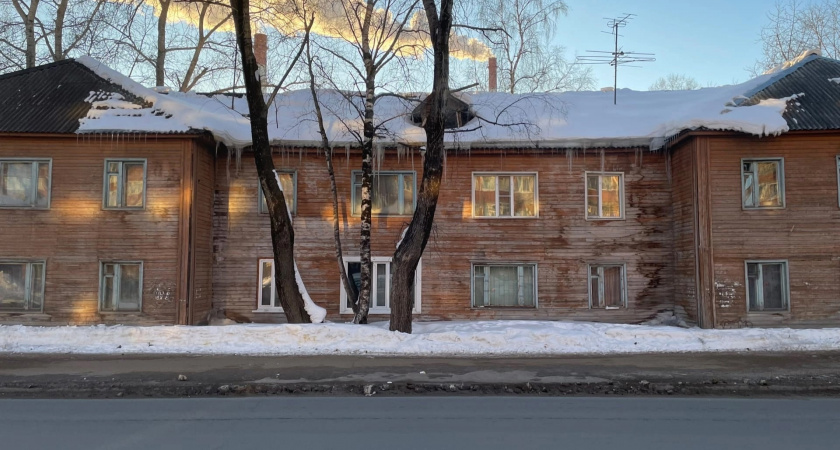 В Коми снесут очередную ветхую деревяшку