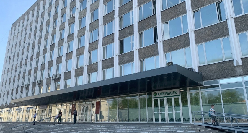 Фото к статье: Дополнительные доходы бюджета Коми направят на школьные маршруты, переселение и поддержку сирот