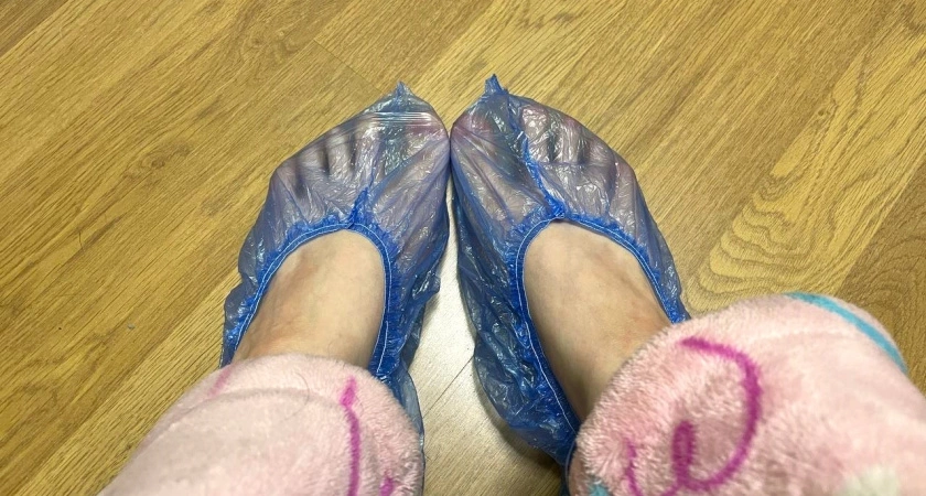 Опытные хозяйки скупают бахилы пачками и бед не знают: вот зачем это нужно, польза невероятная — 5 лайфхаков