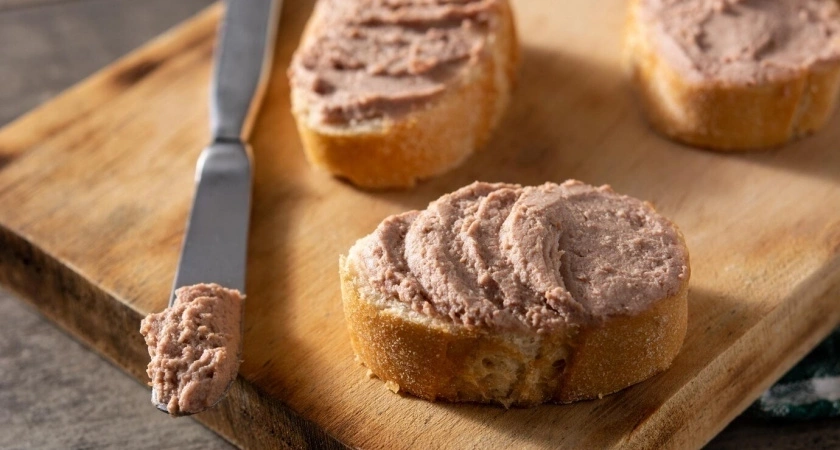 Сытная намазка на хлеб: получается такой вкусной, что у домашних только за ушами пищит — лучше любой колбасы