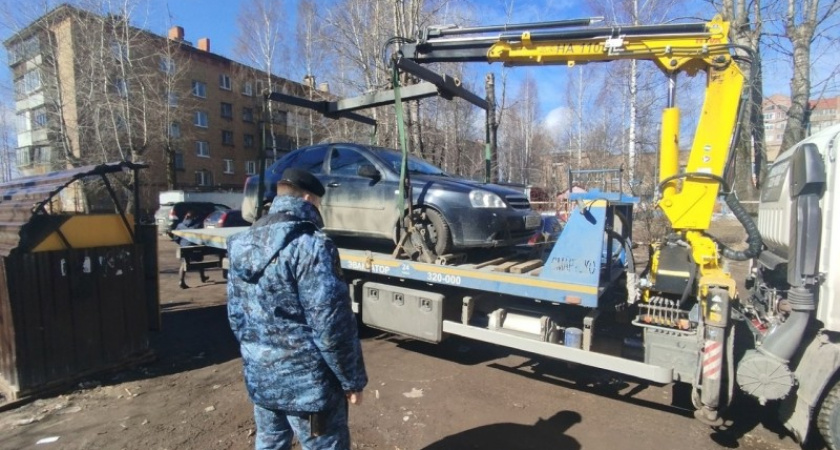 В Коми арестовали злостного алиментщика и его автомобиль