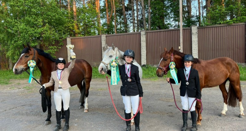 Юные наездники из Коми завоевали весь подиум на соревнованиях по конному спорту