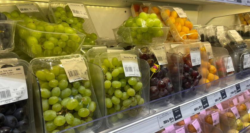 Эта ягода самая вредная: а мы едим ее как деликатес и даже детям даём