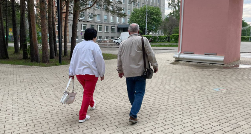 Кому из пенсионеров нужно срочно обратиться в соцзащиту за выплатой. Деньги уже выдают