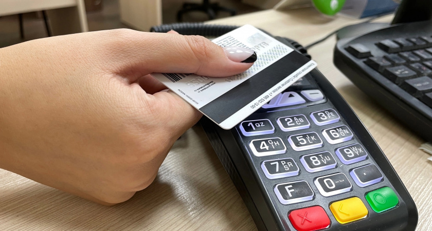 Жители Коми массово отказываются от кредитных карт