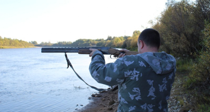 В Коми росгвардейцы привлекли охотника к административной ответственности за утонувшее ружье