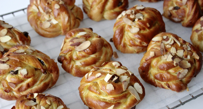 Смешиваем кефир с майонезом — и через 15 минут целая гора лакомства к чаю готова: домашние уплетают за обе щеки, не остановить