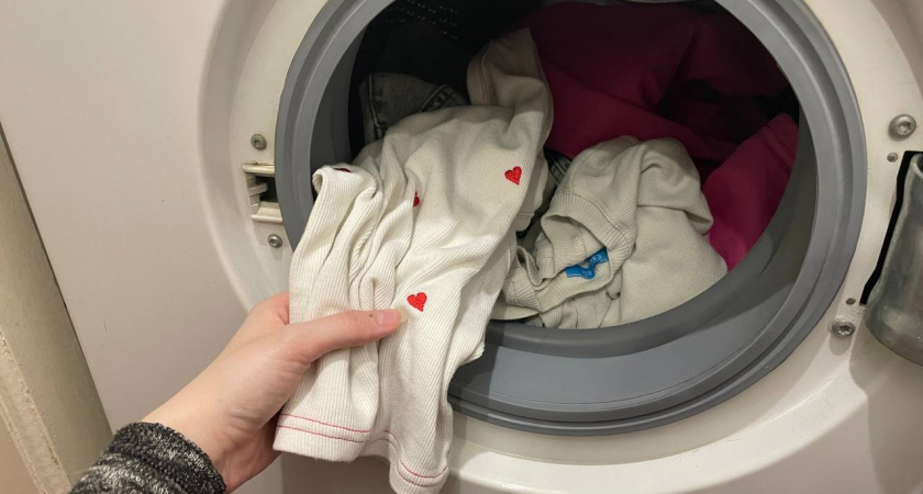 Теперь даже дешевый порошок отстирывает вещи до идеальной чистоты - трюк, который сделает стирку в разы эффективней