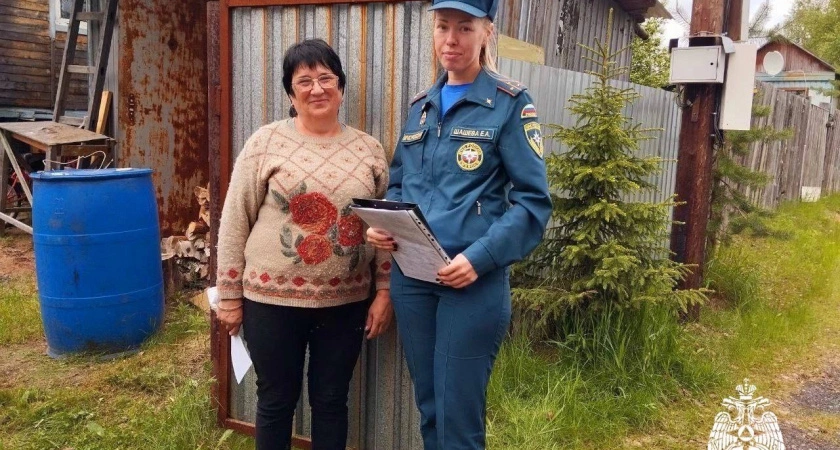 Фото к статье: В Ухте спасатели напомнили дачникам о правилах противопожарной безопасности