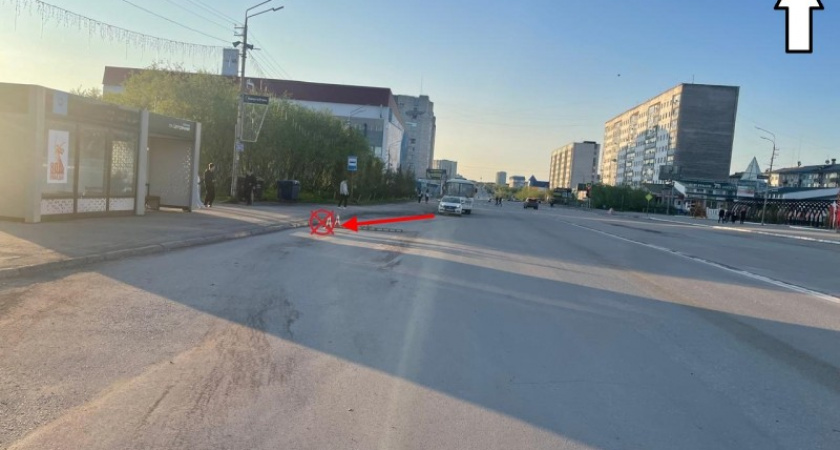 В Коми водитель маршрутного автобуса сбил женщину на остановке