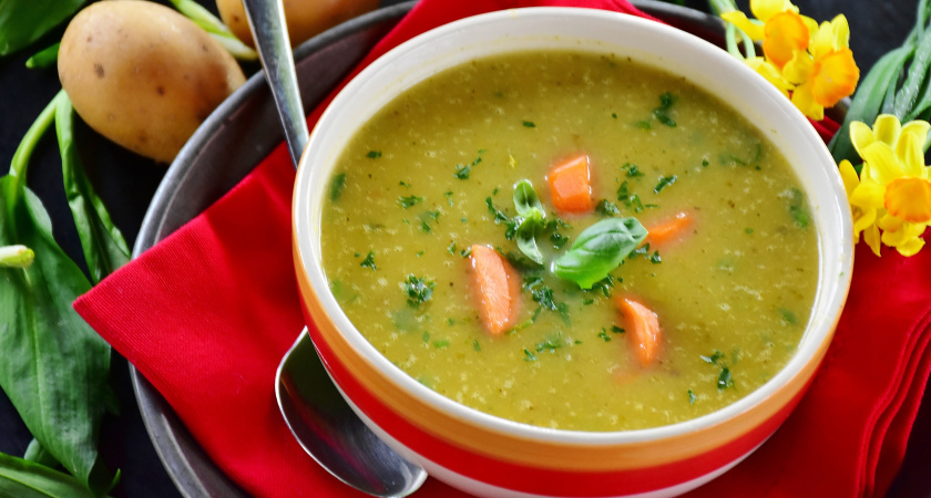 Ученые назвали самый вредный суп: в России его готовят почти в каждой семье