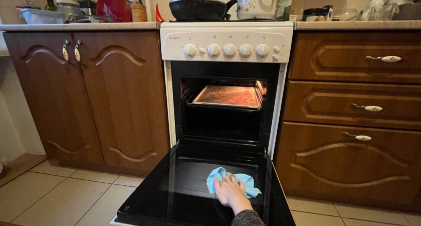 3 ложки в воду — и духовка станет чище новой: от липкого жира и нагара не останется и следа — сияет как на праздник 