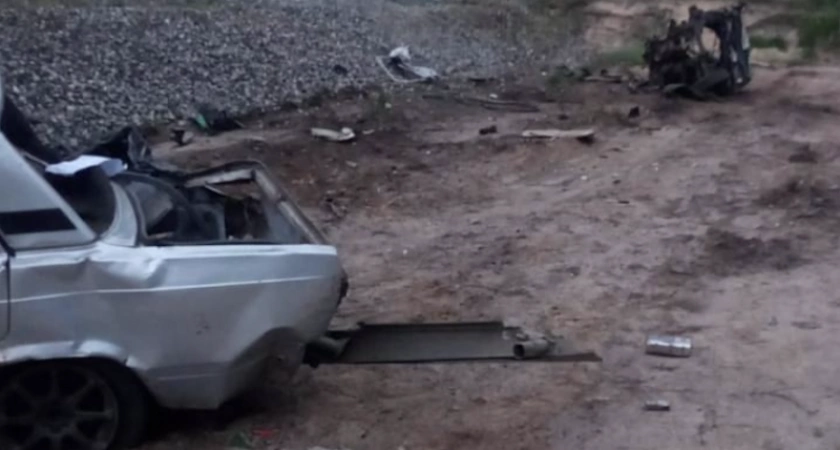 Фото к статье: В Коми водитель автомобиля столкнулся с поездом