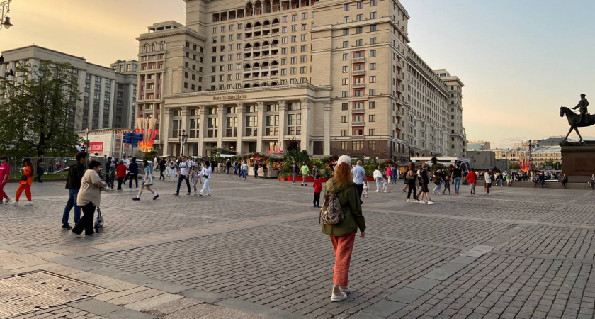 Признак безграмотности: в этом слове нет буквы «д», но каждый второй ее упорно вставляет