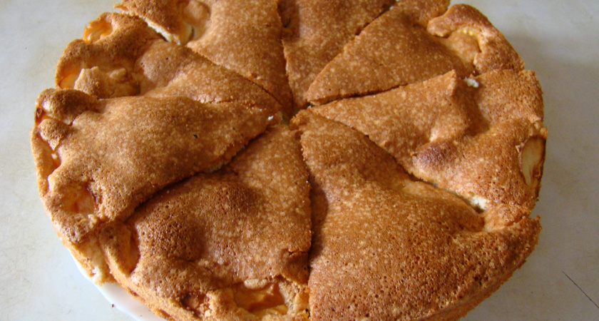 Смешиваю и запекаю: пирог "Раз-два и готово" - раньше брали его вместо торта, когда в гости ходили. Вкусно и просто-просто