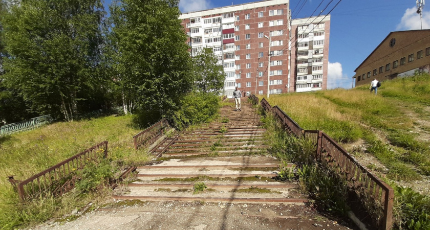 Опасная лестница в Ухте дождется ремонта после судебных тяжб