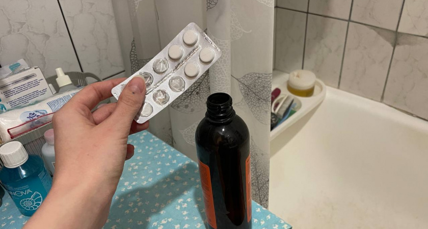 Добавляю 1 таблетку в шампунь: корни волос чистые по 5 дней – способ на август