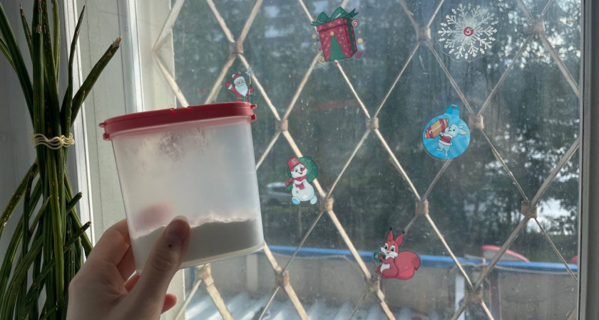 Мойщики окон добавляют в воду один белый порошок — никаких разводов: стекла кристально чистые — усилия не потребуются