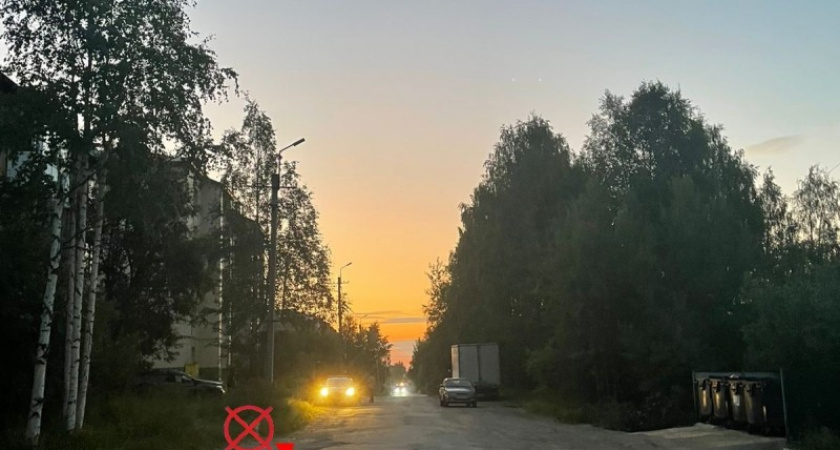 Женщина за рулём Renault спровоцировала ДТП в Ухте: пострадали она и подросток