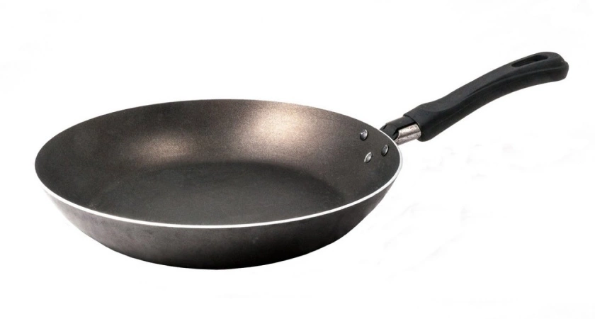 2 ложки в воду — и сковорода снова станет антипригарной: теперь ничего не прилипнет и не пригорит — лайфхак