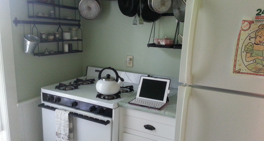 Холодильник придется выбросить, если рядом стоит этот прибор: срочно проверьте свою кухню