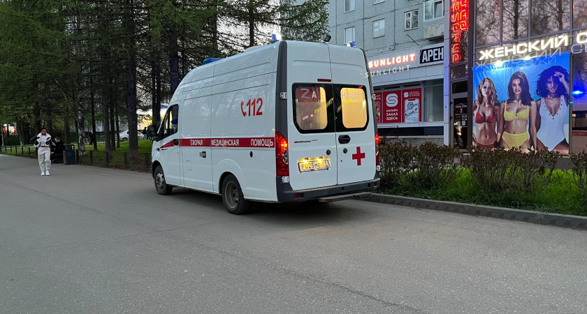 Спасатели Коми помогли доставить в больницу пациента с ожирением