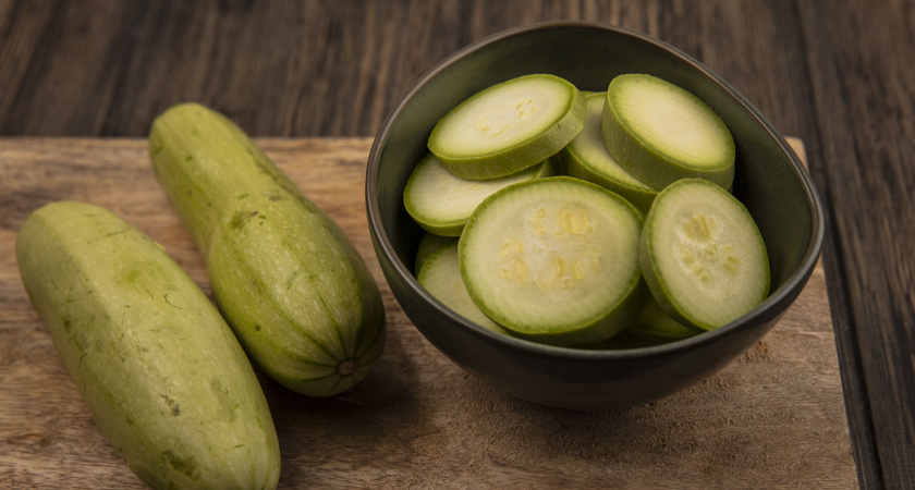 Готовлю в сезон такие кабачки каждый день, пока не надоест. Разлетаются быстрее горячих пирожков - а дел всего на 30 минут