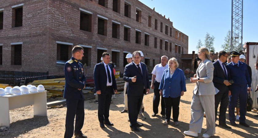 Ростислав Гольдштейн потребовал от подрядчика сдать поликлинику в Коми до конца года