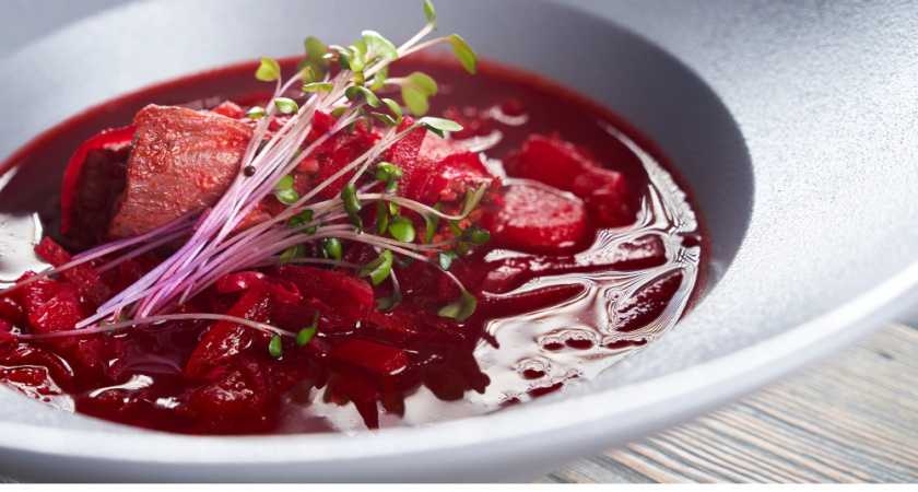 Как варят настоящий борщ, а не суп со свеклой: нашла старинный рецепт 1952 года. Есть 2 тонкости: от них зависит вкус и рубиновый цвет