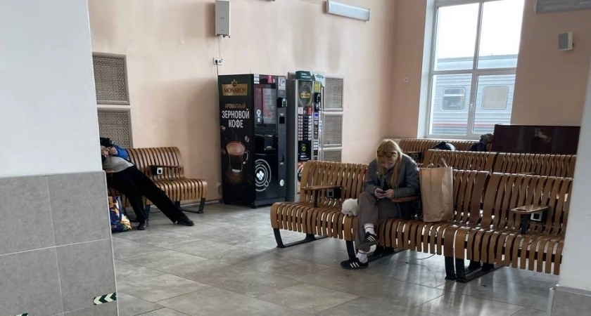 Фото к статье: Люди в гневе сдают свои билеты - в поезде теперь полностью запрещено - как этим летом будут ездить пассажиры РЖД