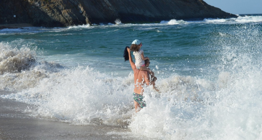Ближе Дубая, чище Байкала, дешевле Тая: морской курорт в РФ, где не стыдно провести семеный отпуск