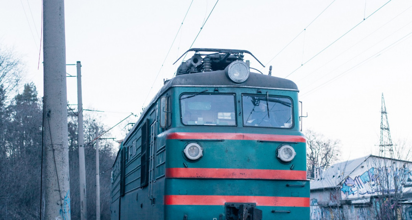 В 7.00  попутчица с верхней полки, "плюхнулась" на мое место и стала меня будить: так действует новый закон 
