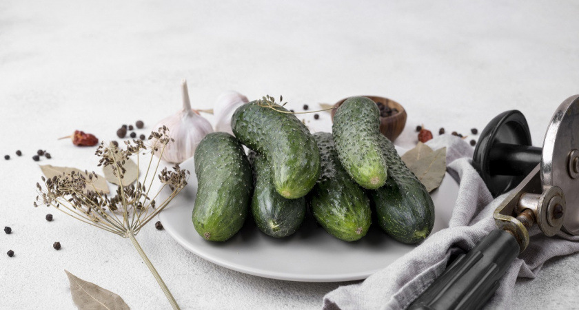 Секреты идеальных солёных огурцов: дети в восторге, сметают до Нового года