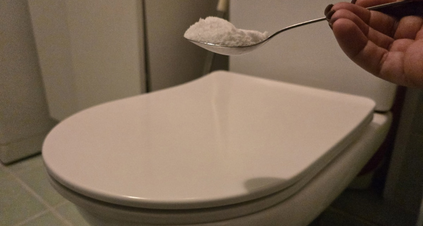Вот почему наши бабушки советовали каждый день высыпать соль в унитаз — секрет, проверенный поколениями