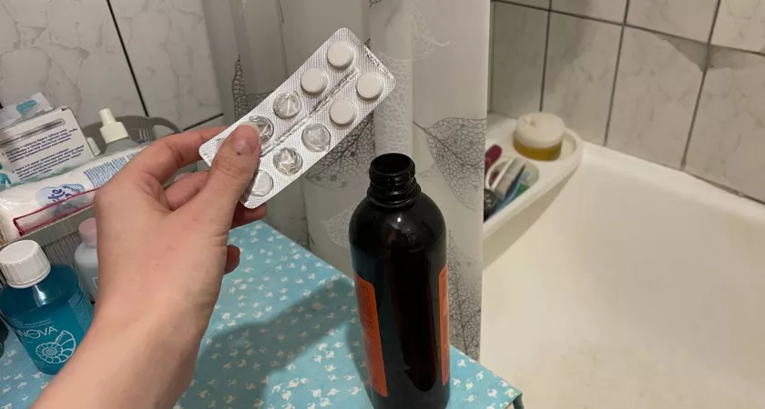 Фото к статье: Кидаю 1 таблетку в шампунь и корни волос остаются чистыми по 5 дней – способ как продлить "свежесть" головы на август