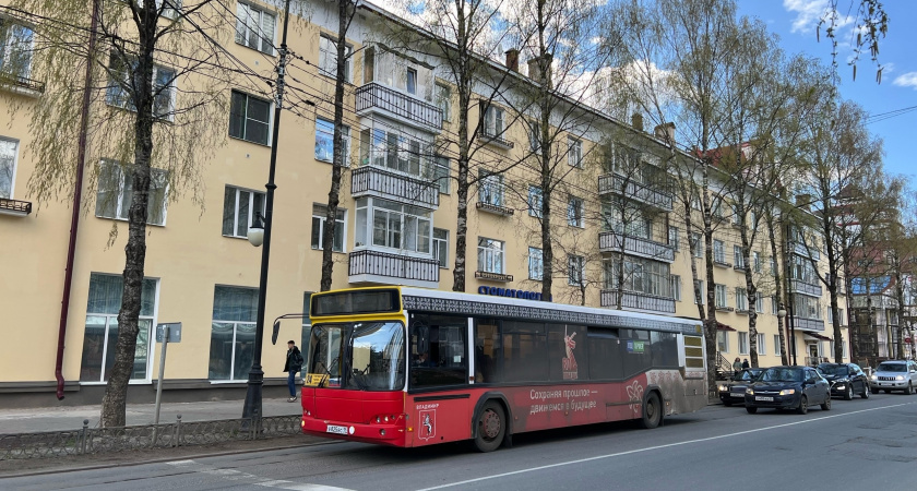 Пенсионерка госпитализирована после резкого торможения автобуса в Коми