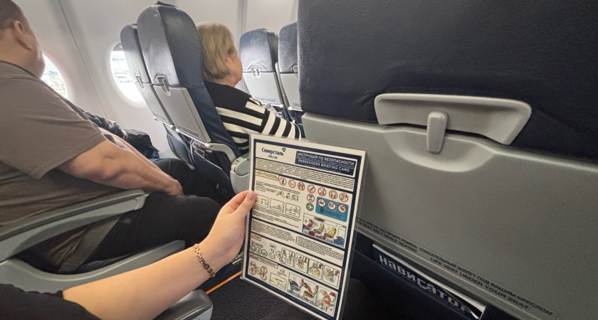 Стюардесса объяснила, почему в самолет нельзя надевать джинсы или спортивную обувь