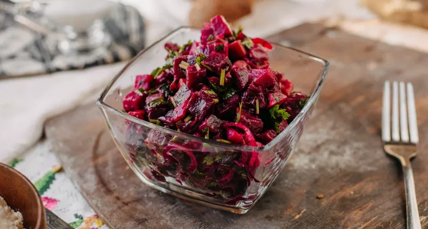 Фото к статье: Салат из свёклы на зиму «Алёнка» - 10 банок улетают ещё до Нового года, готовить приходится тройную порцию