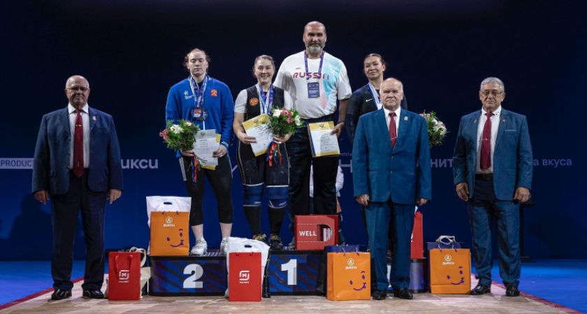 Тяжелоатлетки из Коми взяли серебро и бронзу на чемпионате России