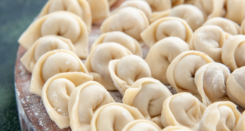 Почему в СССР пельмени подавали с уксусом — и причина вовсе не в дефиците соусов 