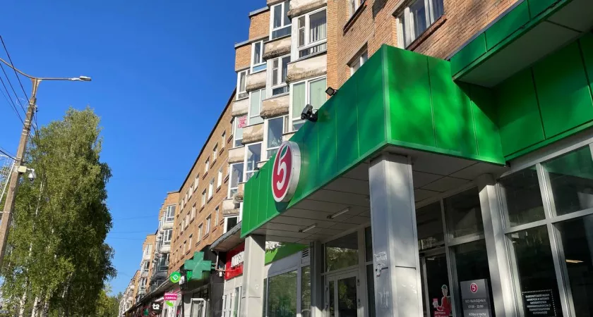 Фото к статье: Внутрь магазина больше не пустят: популяные "Магнит" и "Пятерочка" приняли необычное решение для покупателей