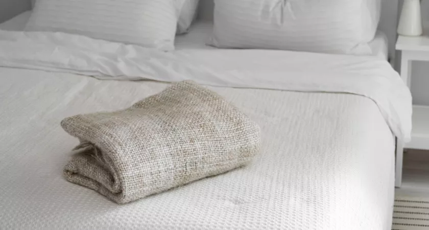 Фото к статье: Я насыпаю соду на матрас раз в месяц и сплю спокойно — и всё это на чистой постели 